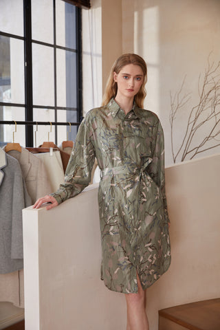 Green printed silk dress, turn-down collar, long sleeves, tie belt, button placket