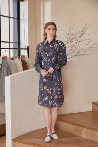 Blue printed silk shirt dress with turn-down collar, long sleeves, tie belt