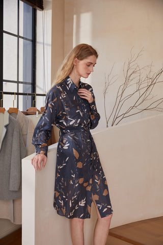 Blue printed silk dress, turn-down collar, long sleeves, tie belt, button front