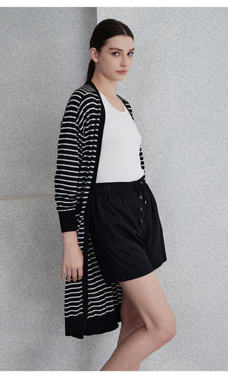 Black-and-white striped long cardigan, open button placket, long sleeves and ribbed cuffs.