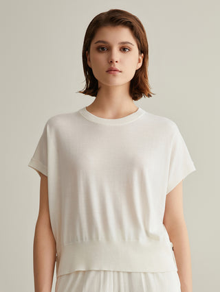 White wool-silk short-sleeve knit top with crew neck and relaxed fit