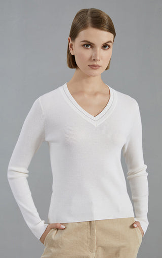 White fine wool V-neck pullover with long sleeves and ribbed knit texture