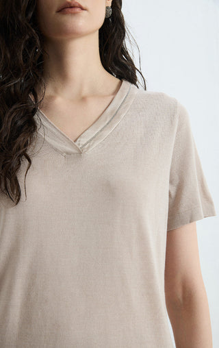 Beige v-neck knit tee close-up, V-neck trim and short sleeves