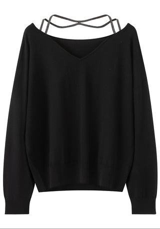 Fine wool V-neck sweater in graphite gray with long sleeves and V neckline
