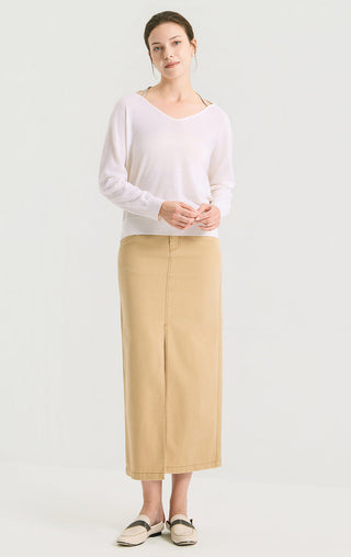 Fine Wool V-Neck Sweater With Beaded Back Detail - serathinan 