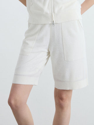 White relaxed ribbed knit shorts, zip front, cargo patch pockets