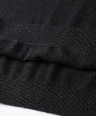 Dark grey cashmere knit fabric close-up with fine, even texture.
