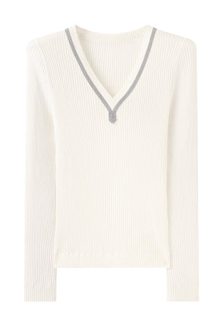 Ribbed ivory wool V-neck sweater with gray trim and beaded pendant