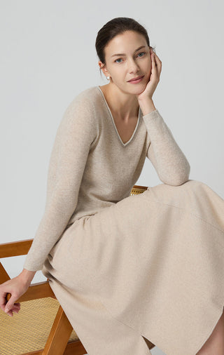 Cashmere V-neck fine knit top, beige, front view with V-neck and fitted silhouette