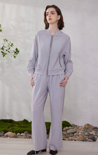 Light purple Tencel double-zip sunscreen hoodie worn with matching drawstring waist pants