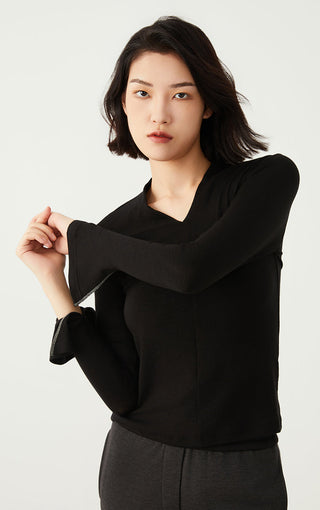 Black Tencel wool V-neck long-sleeve top with long sleeves and smooth drape