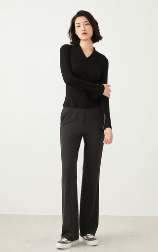 Black Tencel wool V-neck long-sleeve top with slim fit and long sleeves