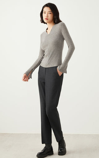 Gray Tencel wool V-neck long-sleeve top with slim fit and full-length sleeves