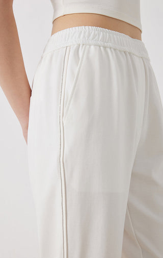White elastic-waist tailored pants with vertical side seam detail