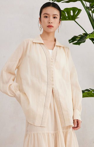 White ramie single-breasted shirt with gathered neckline, puff sleeves and buttons