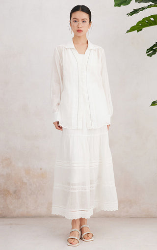 White ramie single-breasted shirt with pointed collar, long sleeves and button front