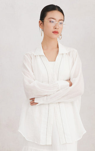 White ramie single-breasted shirt with long sleeves, button placket and vertical trim