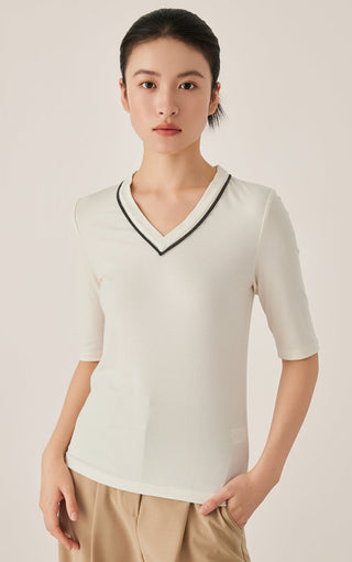 White Tencel wool-blend V-neck top with black trim, short sleeves