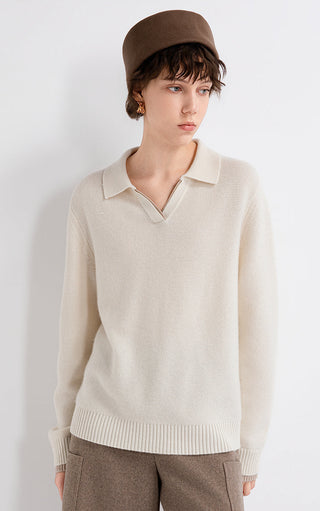 Light beige wool-cashmere polo knit sweater with contrast collar and ribbed hem