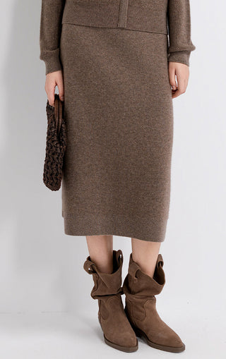 Brown wool-cashmere midi knit skirt with elastic waistband and straight hem