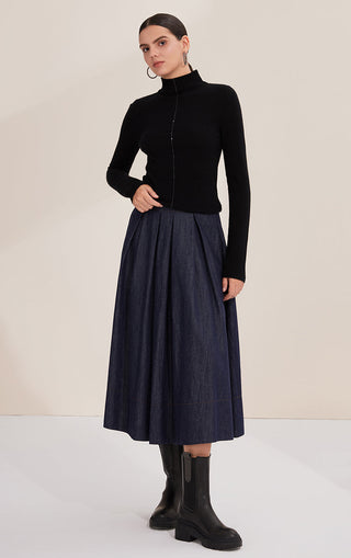 Black cashmere turtleneck sweater with shimmering bead chain, long sleeves