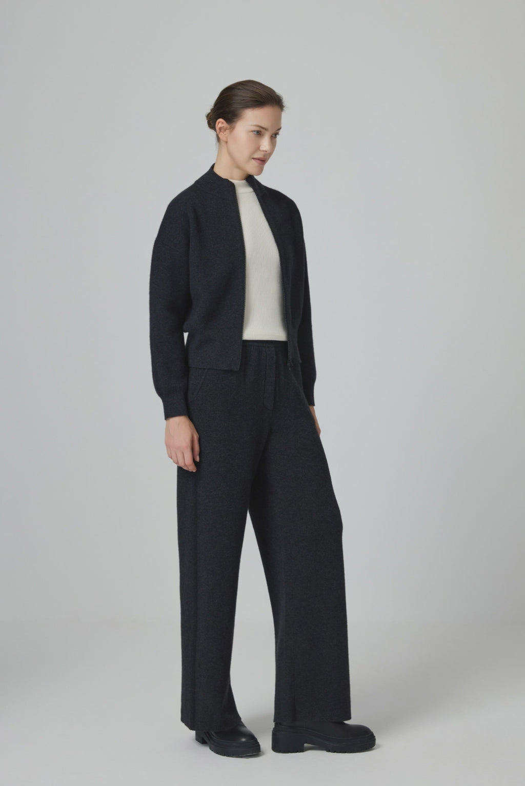 Wool and Cashmere Zip-Up Knit Jacket - serathinan 