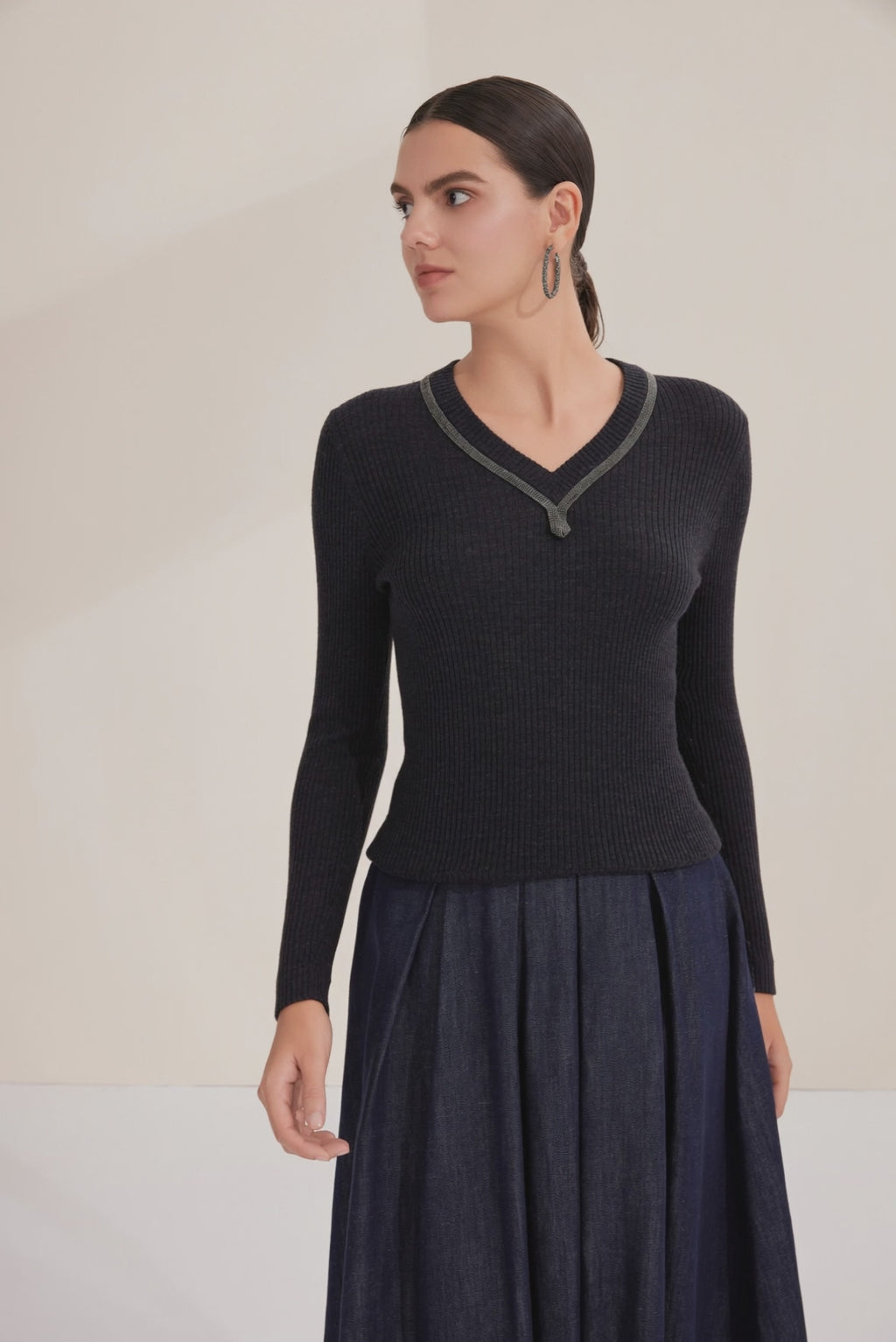 Ribbed Wool V-Neck Sweater with Beaded Trim - serathinan 
