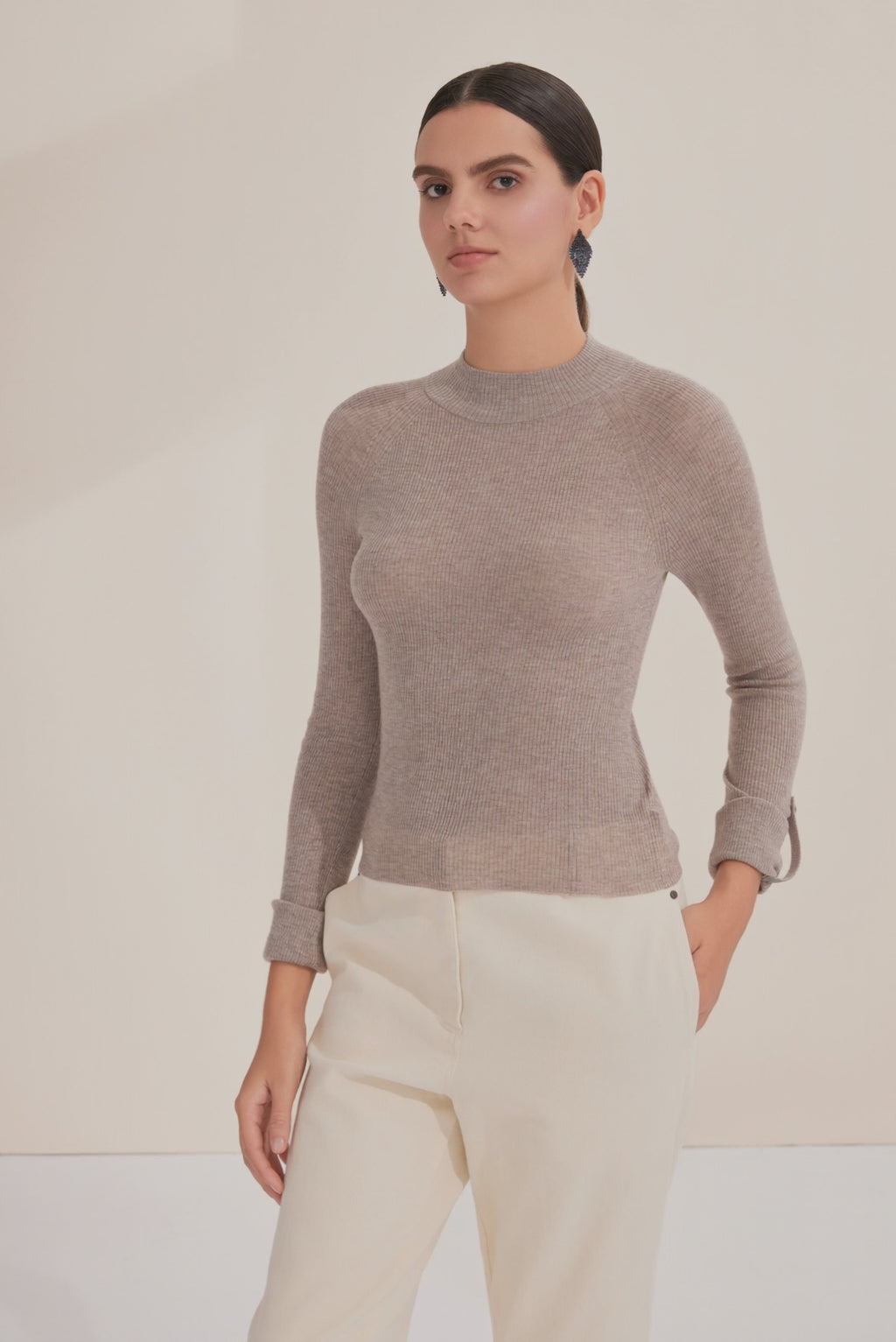 Fine Wool Blend Fitted Knit Top - serathinan 