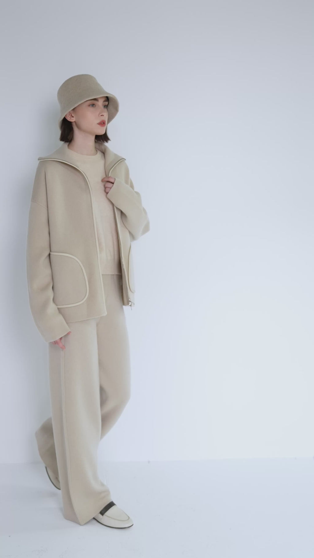 Wool and Cashmere Zip Jacket with Sheepskin Trim - serathinan 