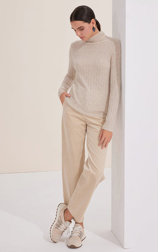 Ribbed camel cashmere turtleneck sweater with long sleeves and hem length